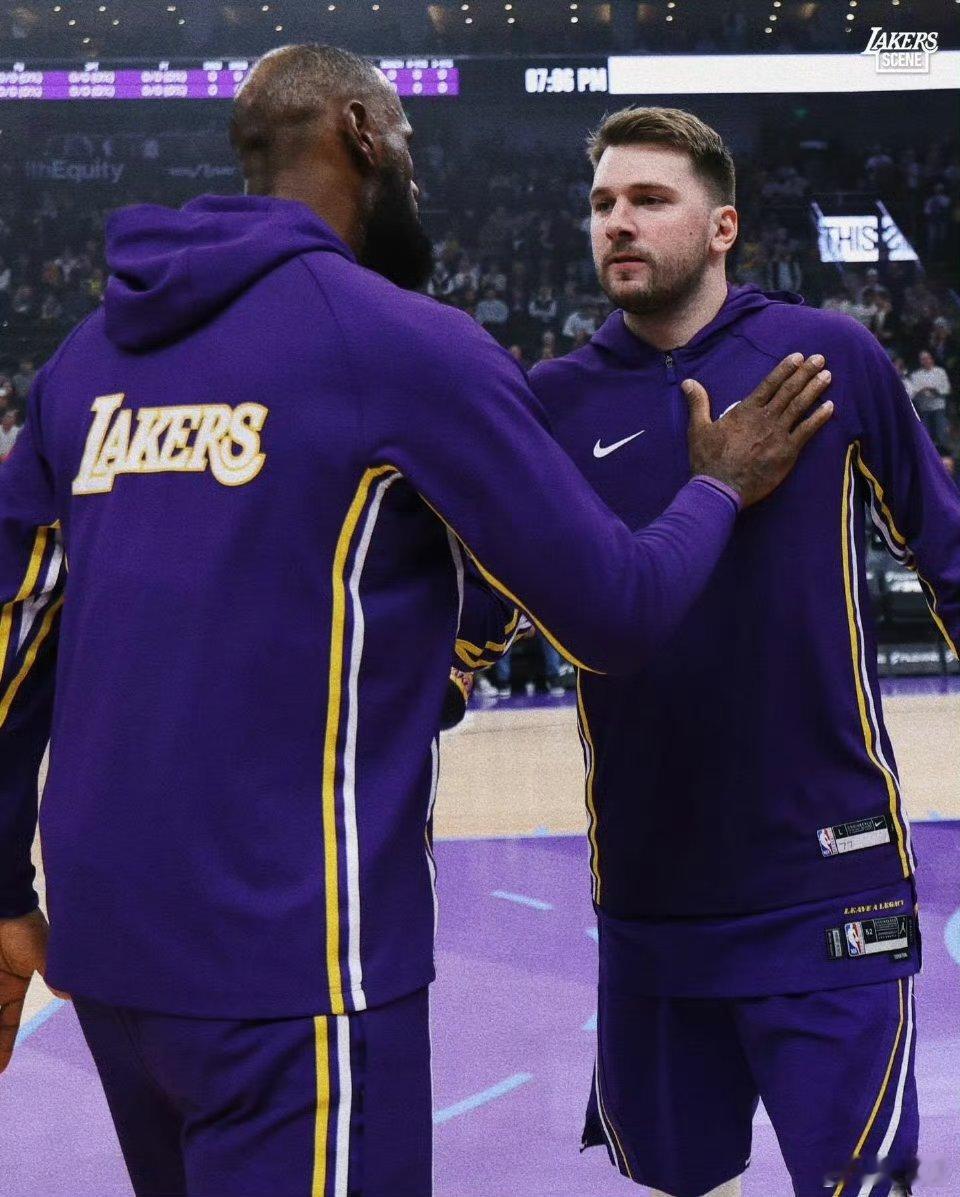 明天上午11点半，在五星体育电视直播湖人VS灰熊。湖人在元旦前后连续五个主场，前