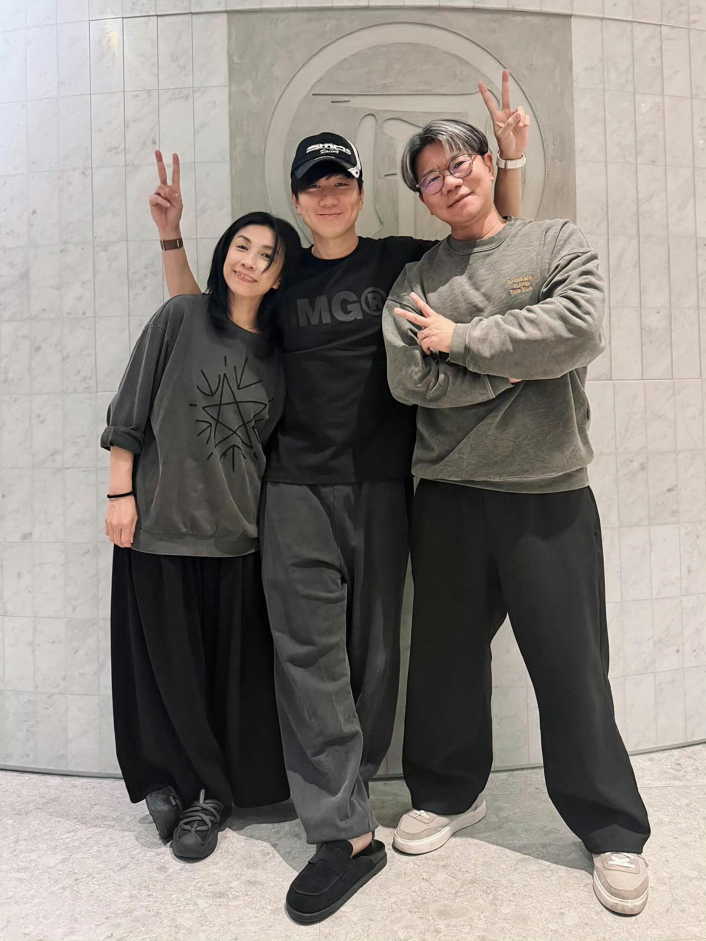 放过林俊杰吧，哪来这么多曝，了解的都知道林俊杰刚忙完20周年巡演解锁了了n个纪录