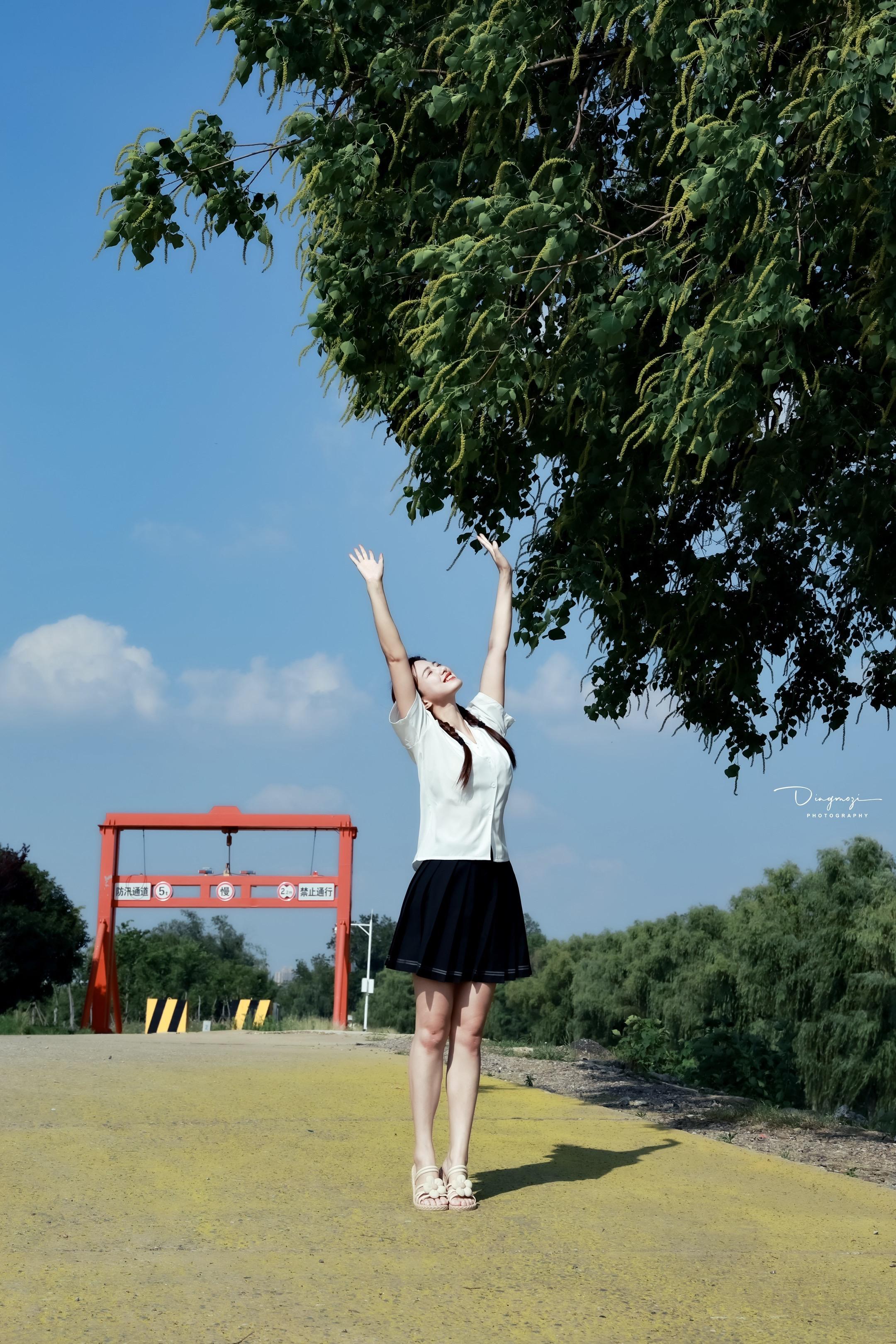 阳光洒在你身上｜感受夏日的快乐时光。《jk氛围感写真》 蓝天 白云 j...