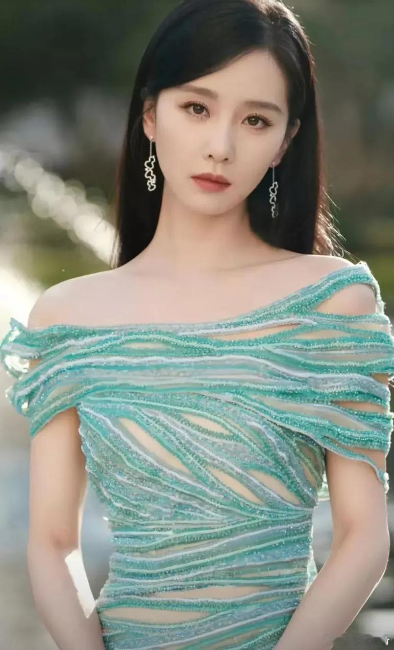 刘诗诗用自身婚姻证明了，结婚不能找老男人，因为老男人有3个方面不行。1.刘诗诗3