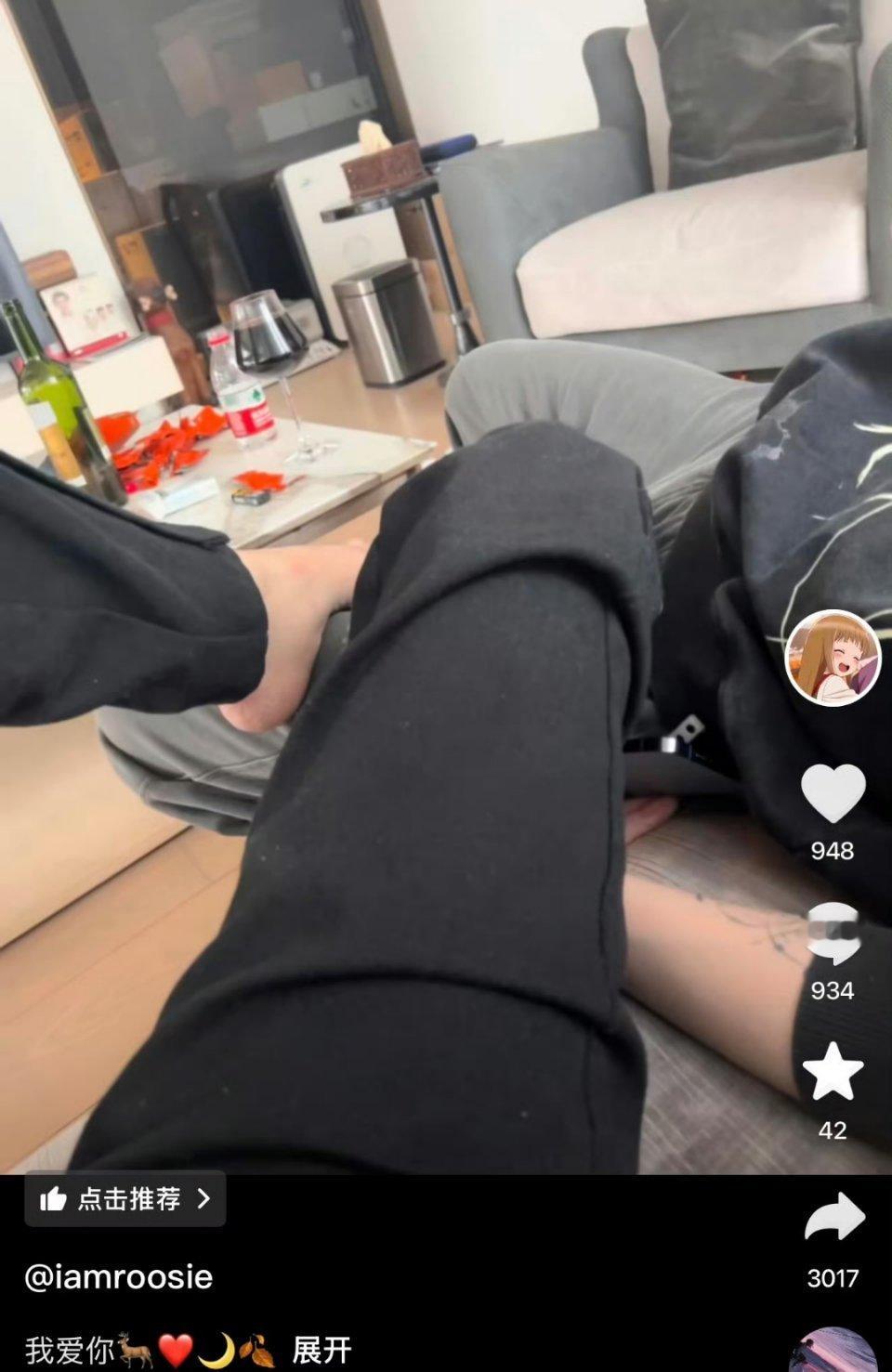 鹿晗纹身: 鹿晗的纹身都是有很强的代表意义的，工作室都辟谣了 ，这不就是ai吗？