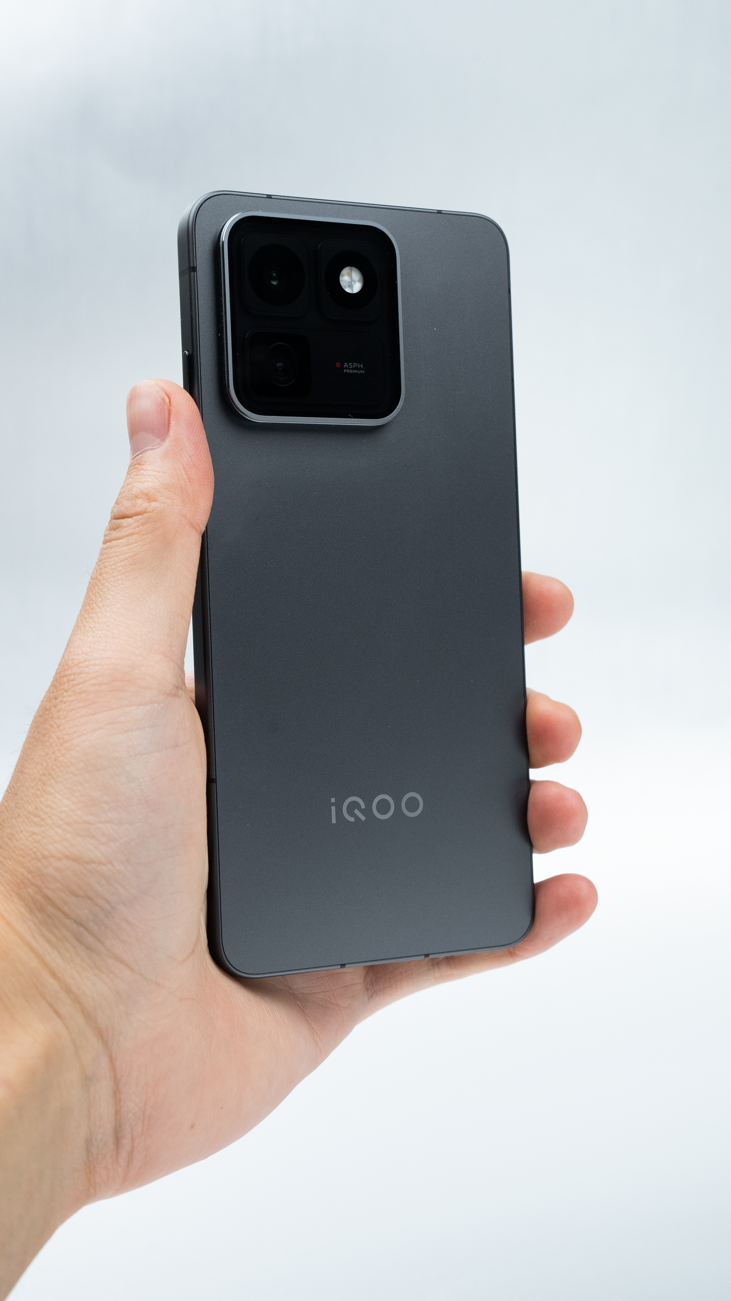 iQOO15T这性能真把我整不会了！原神142帧功耗才4.6W，全程满帧跑还不烫