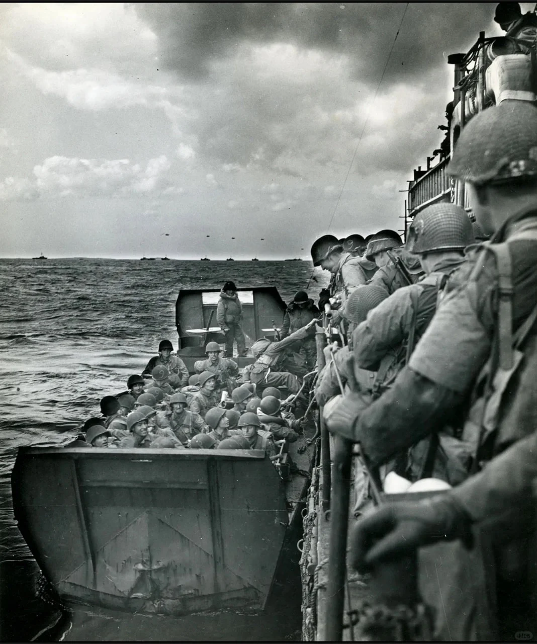 1944年6月6日，诺曼底登陆。第一艘登陆艇上90%的盟军士兵战死在海滩上。