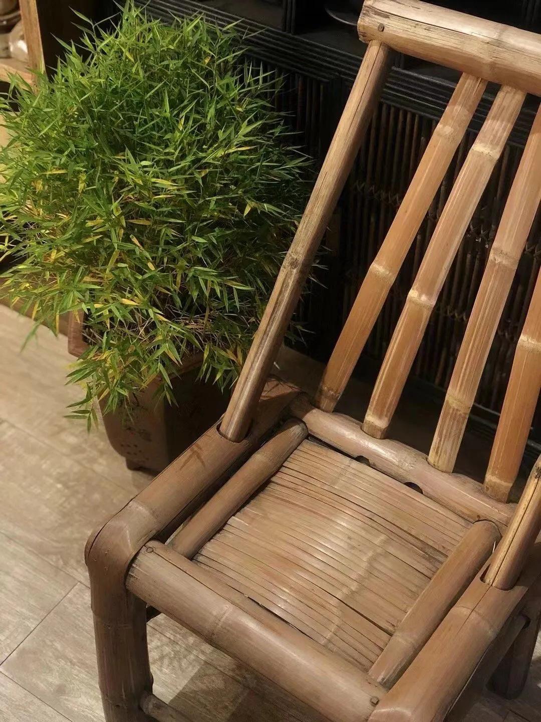 在热爱里不遗余力。
周末的夜晚加班时间，也是自己安静享受一杯茶的时间。🍵