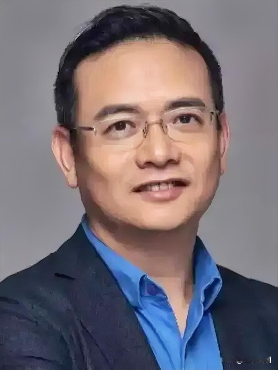 但斌又被骂了。

有人发帖说他产品7月跌了35%，8月才反弹7个点，怀疑他割肉割