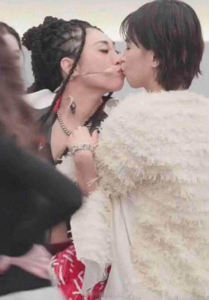 曾枪实淡亲嘴曾沛慈淡淡后台亲嘴 曾沛慈淡淡后台亲嘴 