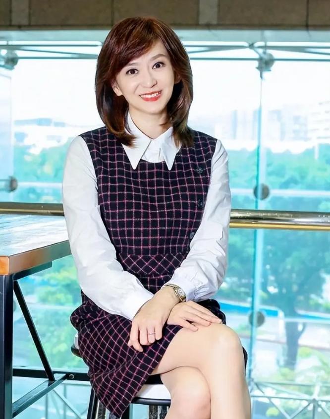 台湾著名的“中天新闻”当红主播周玉琴女士因为受其丈夫、台湾著名的统派赖岳谦教授的