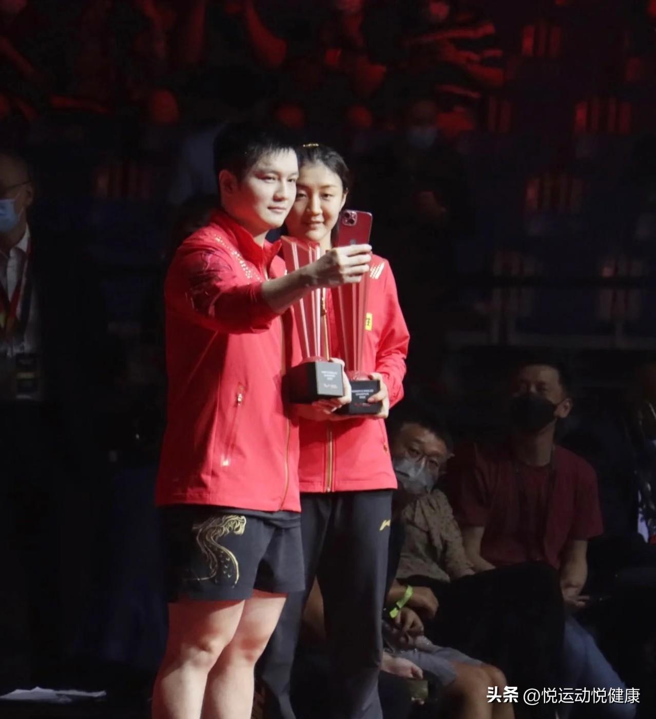 樊振东该如何报答陈梦的雪中送炭呢？这份刻在骨子里的情义，真的千金难换！
 
谁能