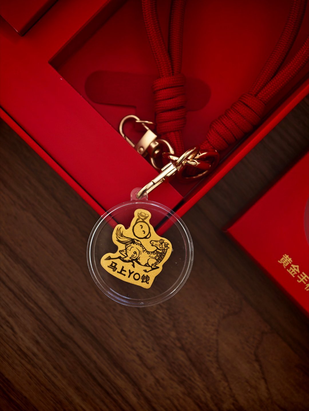 黄金出现一波，应该算三米跳台，还不能算10米跳台，跌了一条长绿线。不过又在往上升