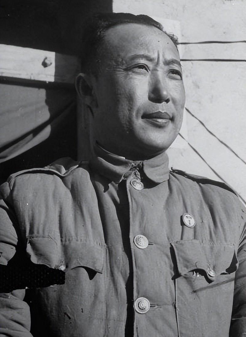 1950年，国民党残军与缅甸政府军大战，以三千人击退上万人，新闻传到台湾后，老蒋