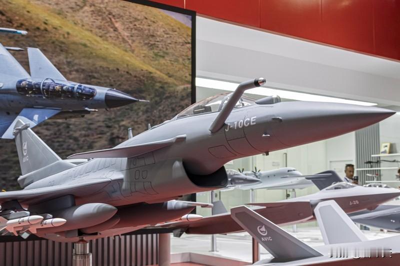 [印尼要购歼-10？国防部回应亮态度，藏啥信号？]
正文：✈️重磅！印尼将采购中