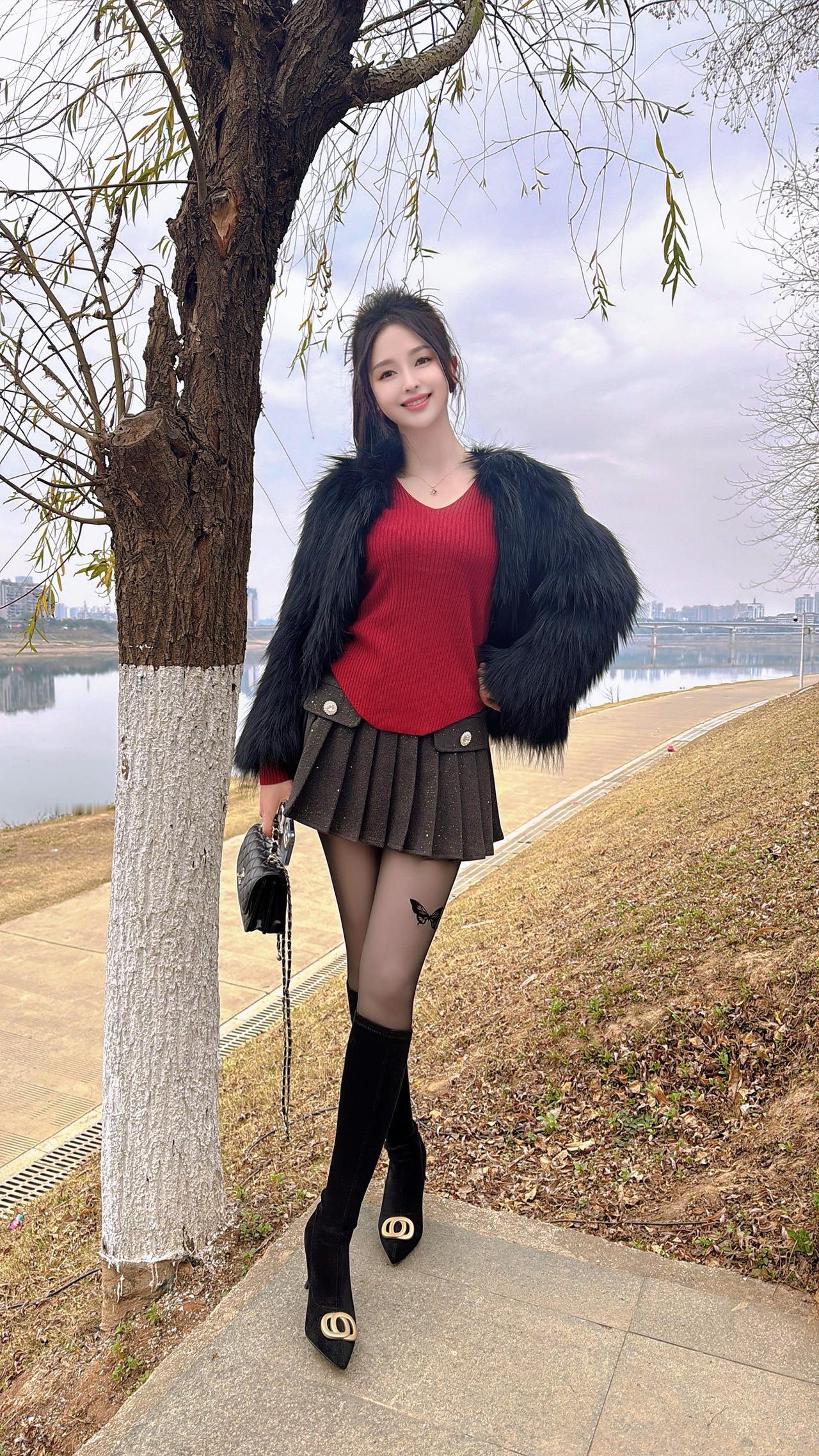 拍照只是为了美吗？当然不是，拍照的最终目的，是它帮咱们留下的那些再也回不去的瞬间