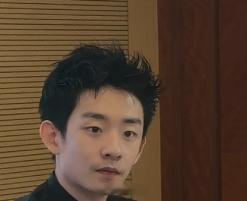 吴宜泽说对自己表现非常不满意 赢了墨菲，他本来可以笑着说“我打得还行”，但他没这