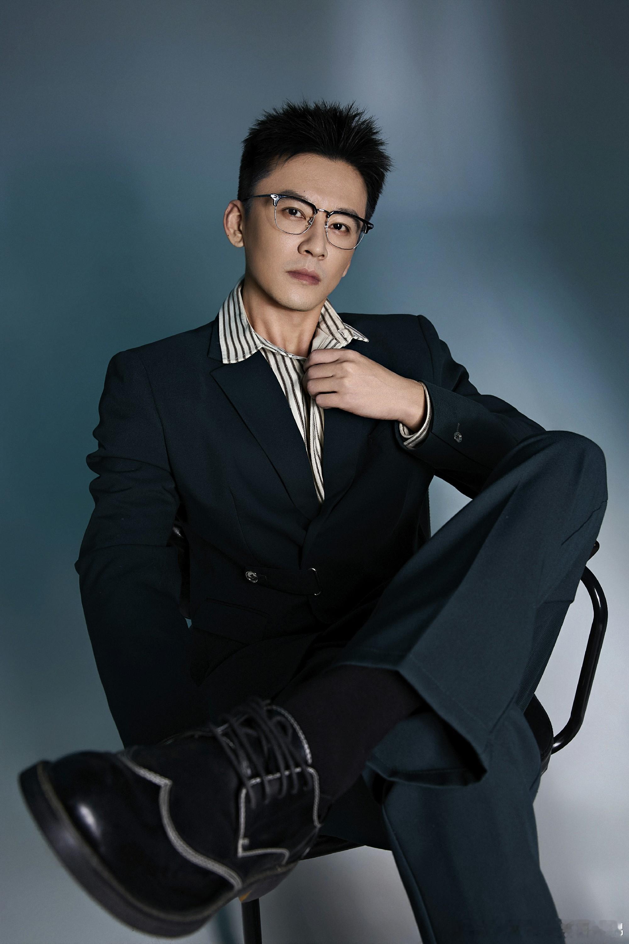 姜震昊 雅痞写真展露型男风度 入局《唐诡奇谭》再启新章 