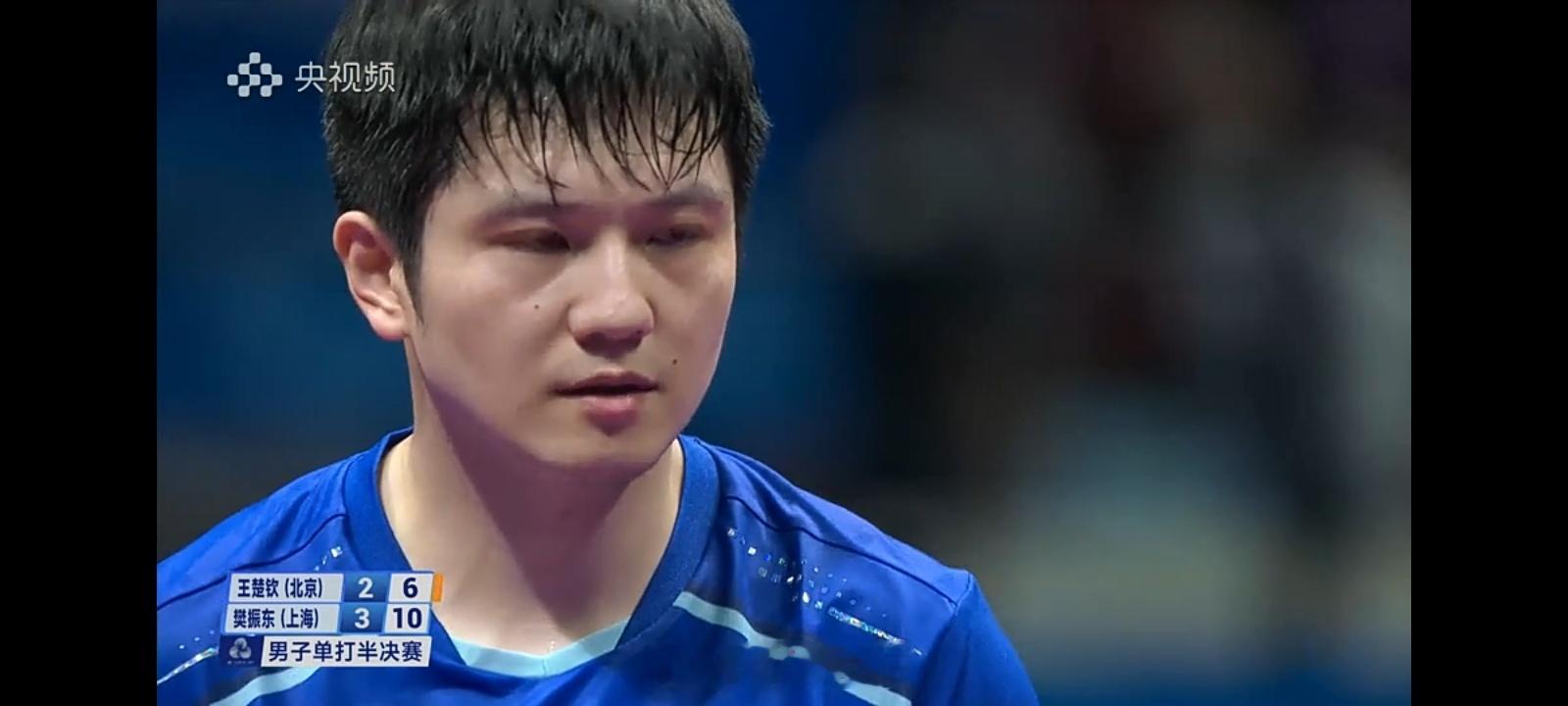樊振东4比2取胜，晋级决赛！第六局樊振东打的太好了，0比4落后到5比4反超，还是