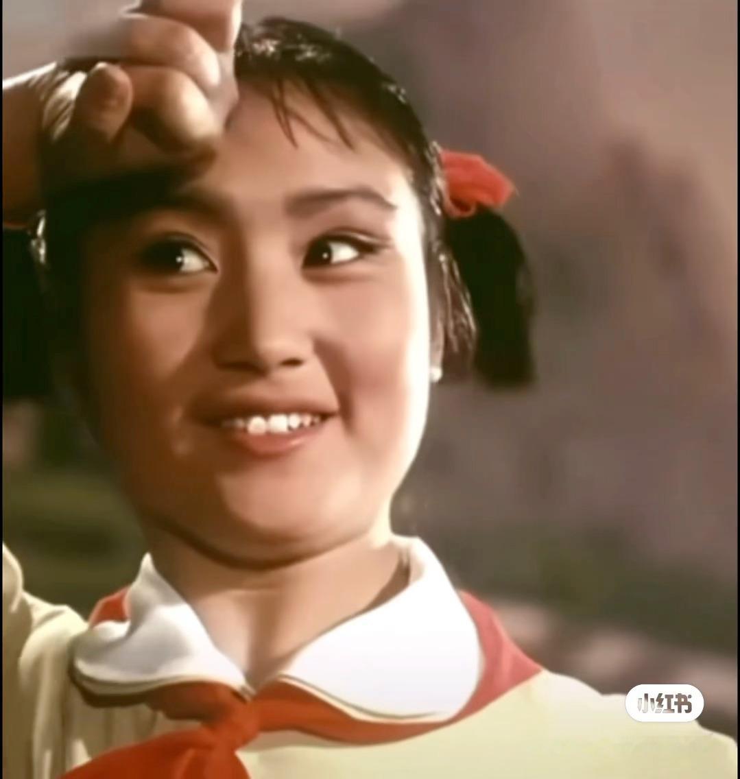 在甲方家里一边做海报，一边听广播剧开小车是什么水平！！！ 