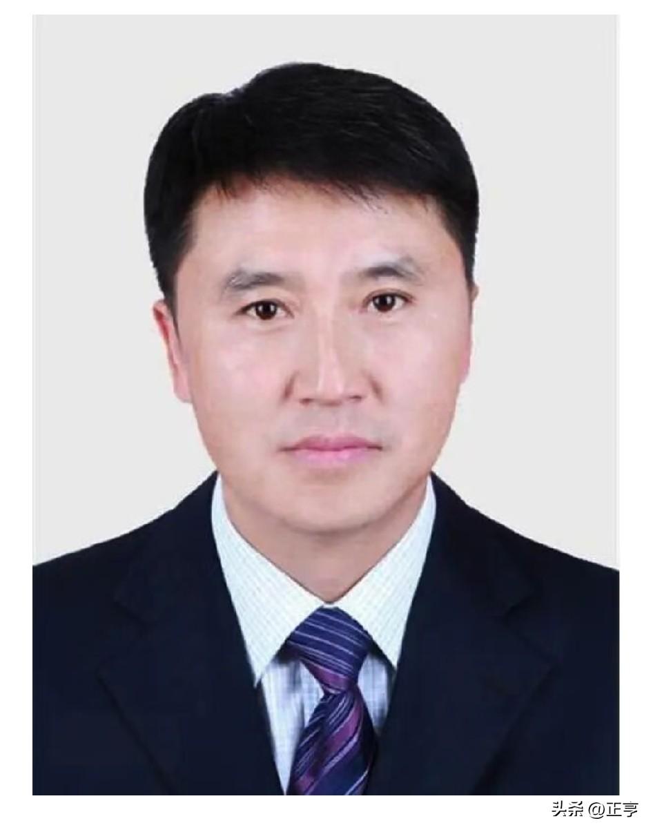 一年前的今天，他还在主持科普月；现在，他主动投案了
 
一年前的今天，2025年