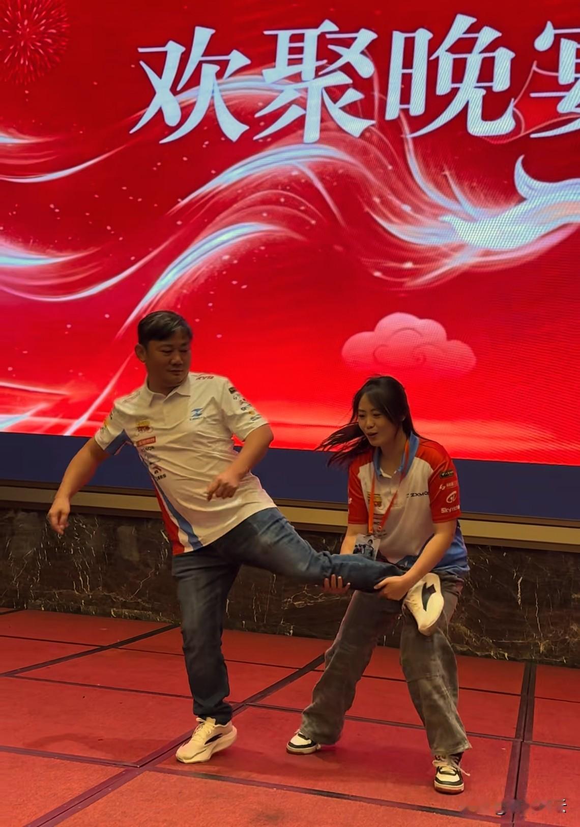 哈哈哈，男人至死是少年，不信你看看张雪👇🏿 ​​​