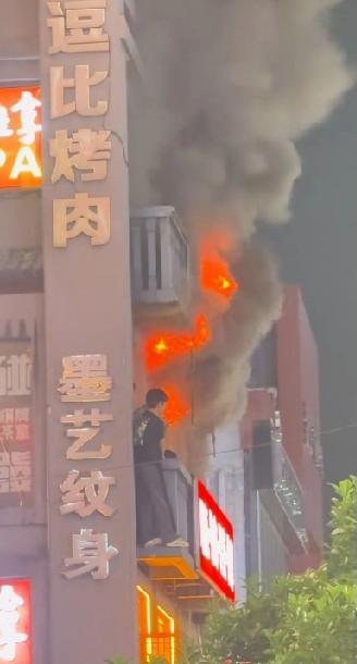 火灾太可怕了，都说水火无情，相比于水来说，火更可怕，熊熊大火仿佛要吞噬一切，几名