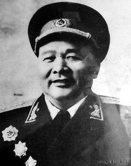 从“臭豆腐”到“徐老虎”，他躺着指挥打鬼子

徐海东原名叫徐元清。

1928年