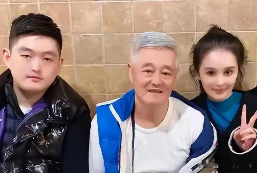 你家儿子是不是把钱当纸烧？闺女动不动就emo？别以为钱能解决一切，赵本山早说了：