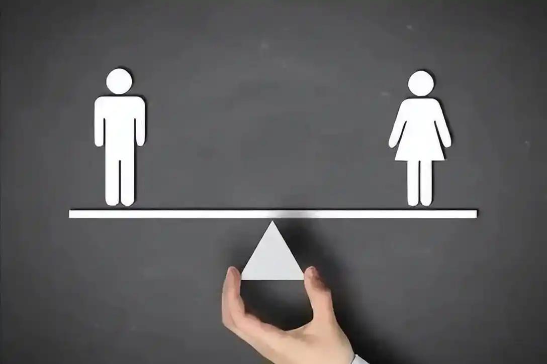 中国女性高估了男性的好色程度，一面又隐瞒自己的欲望。仿佛好色只是男人的事，自己却