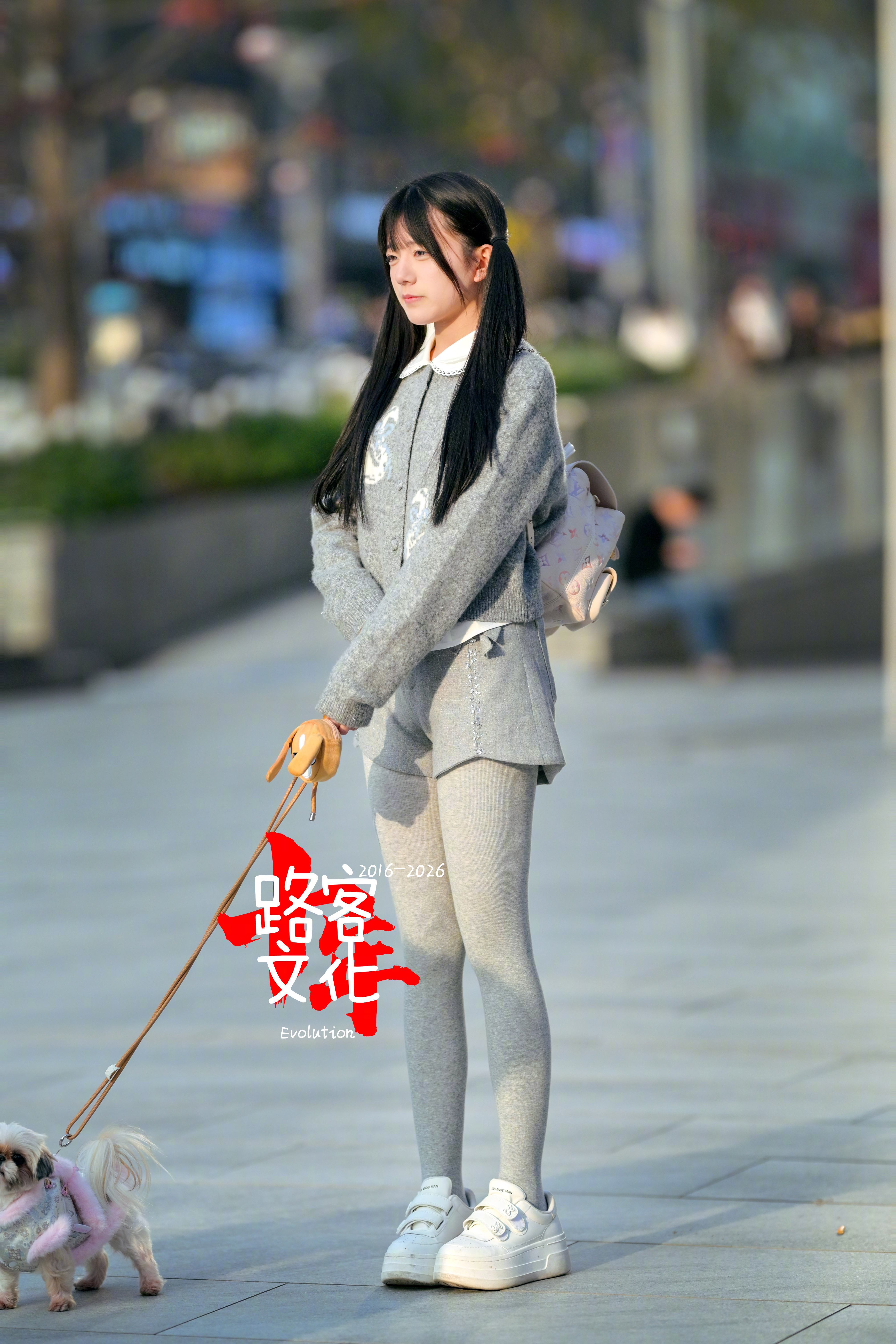 听其他人说小姐姐好像是个博主 