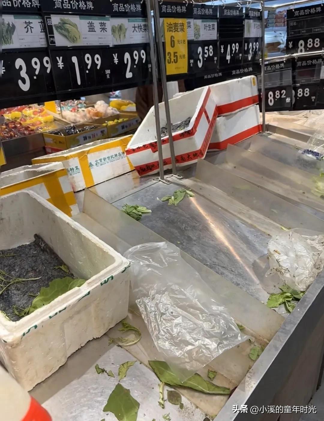 北京大风氛围很紧张了，比风还震惊的是菜被抢没了。
为了避免遇上大风，提起下班。没