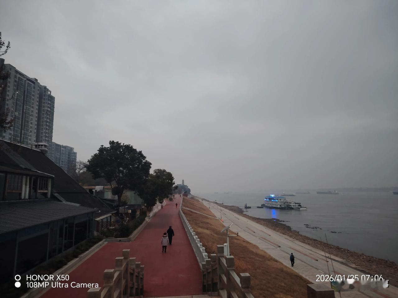 冬日生活打卡季2026年1月25日长江岸边晨练打卡分享运动