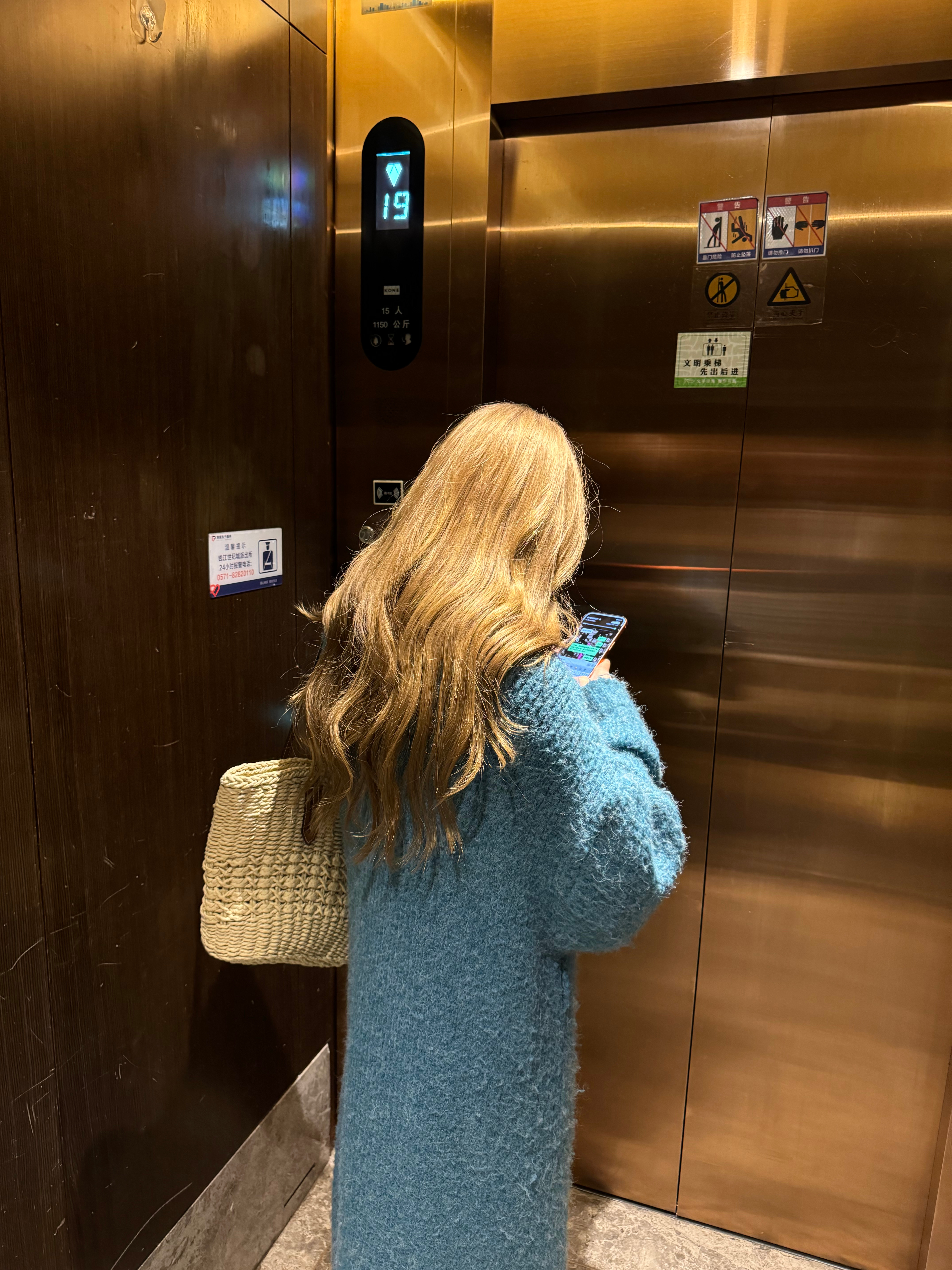 昨天拍的顶光下