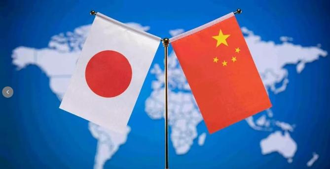 日本政客明显急眼了！在12月9日，日本政客公然叫嚣称，全世界现在都看清了中国的真