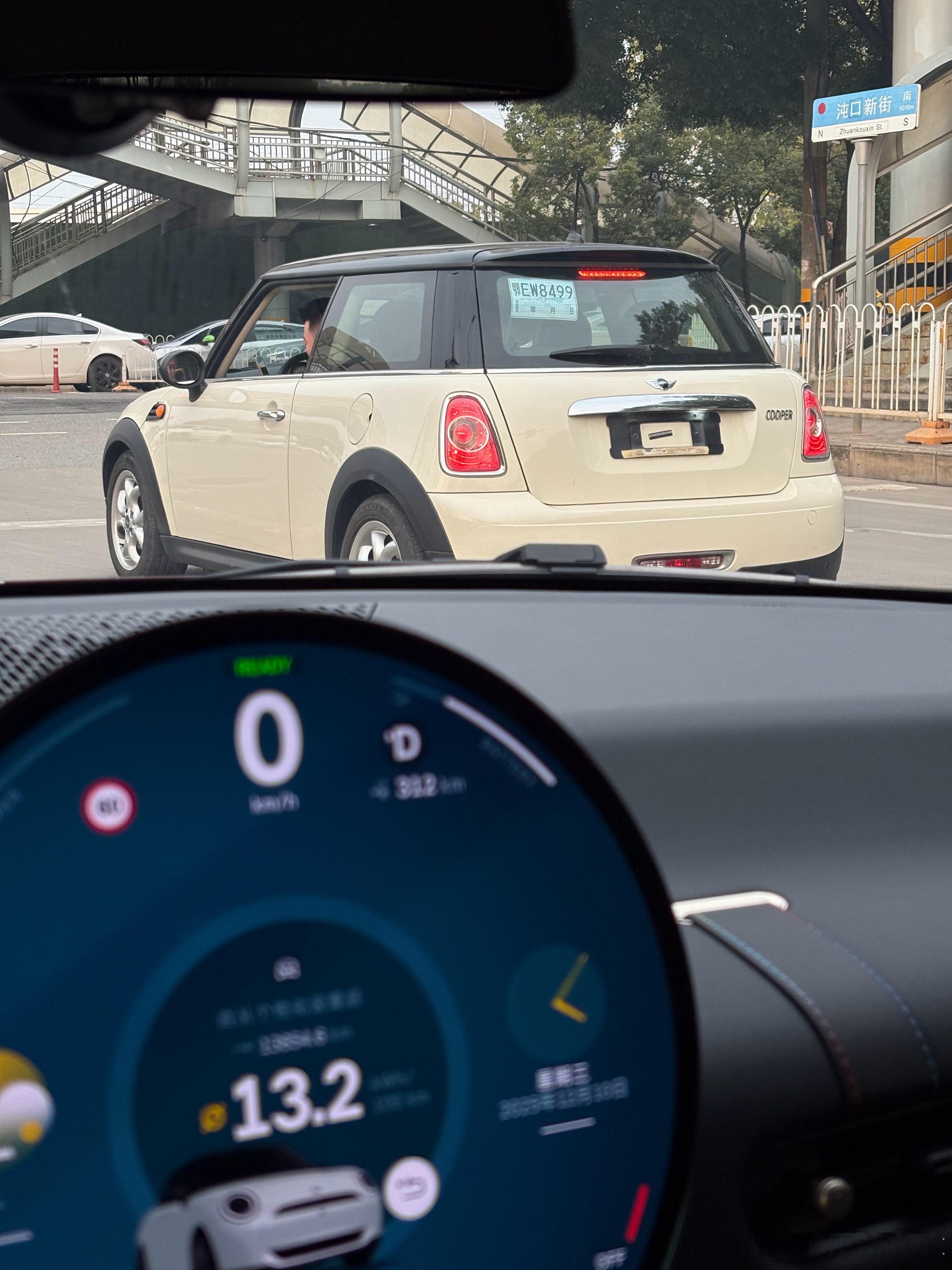 一口气买两台mini一电一油 均为三门版 武汉