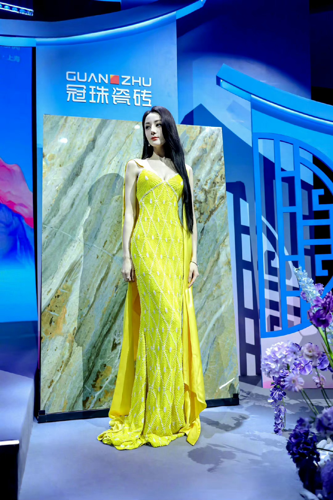 迪丽热巴这张图美的不像真人，像雕塑 ​​​