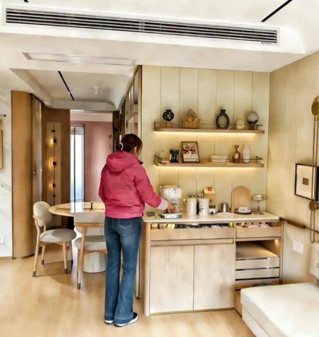 果不其然。国家卫健委突然宣布了，面向65岁及以上老年人的年度免费健康体检继续在全