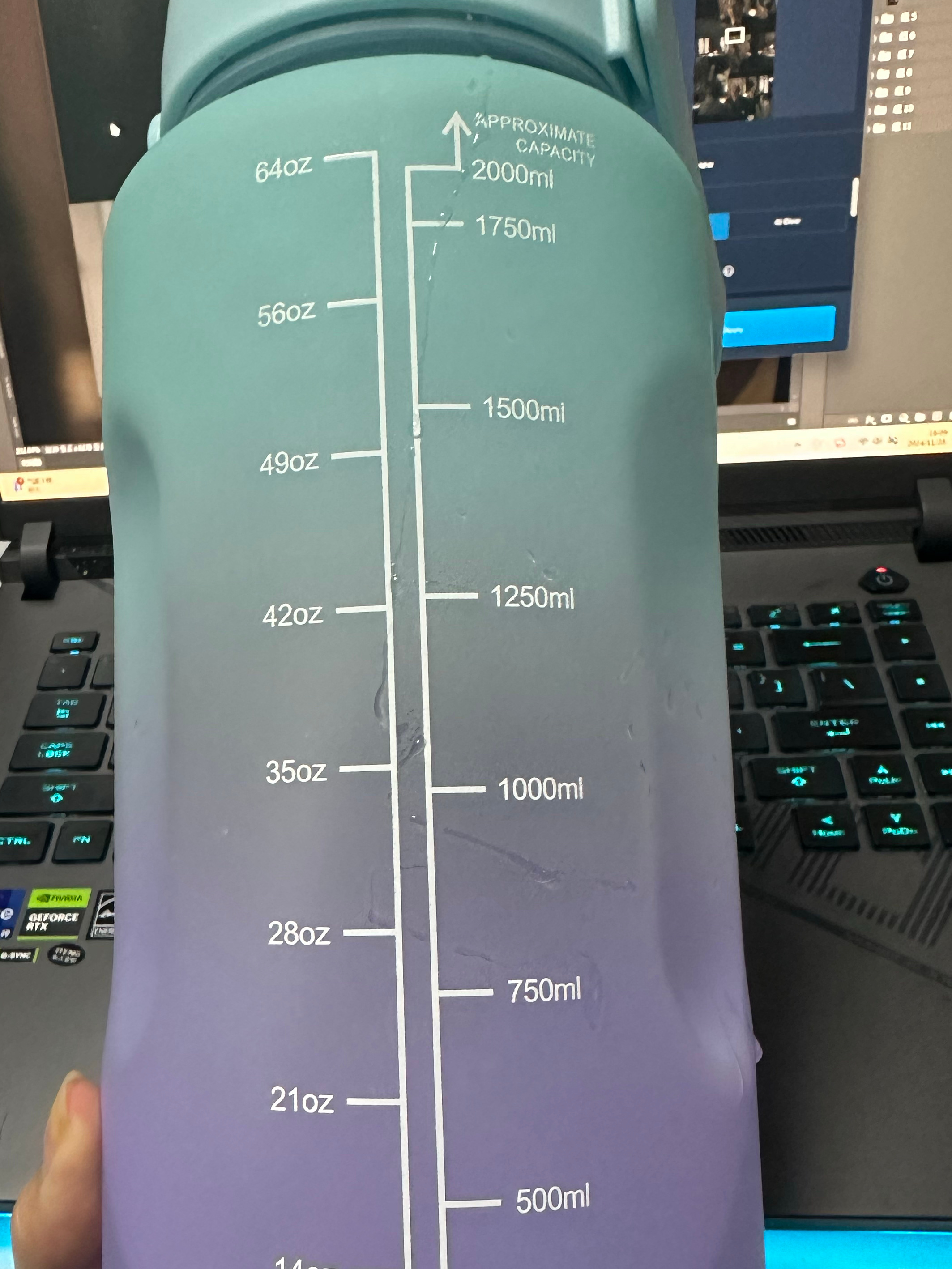 太喜欢2L的大杯子了，早上倒一杯，完美解决一天喝水量[老师爱你] 
