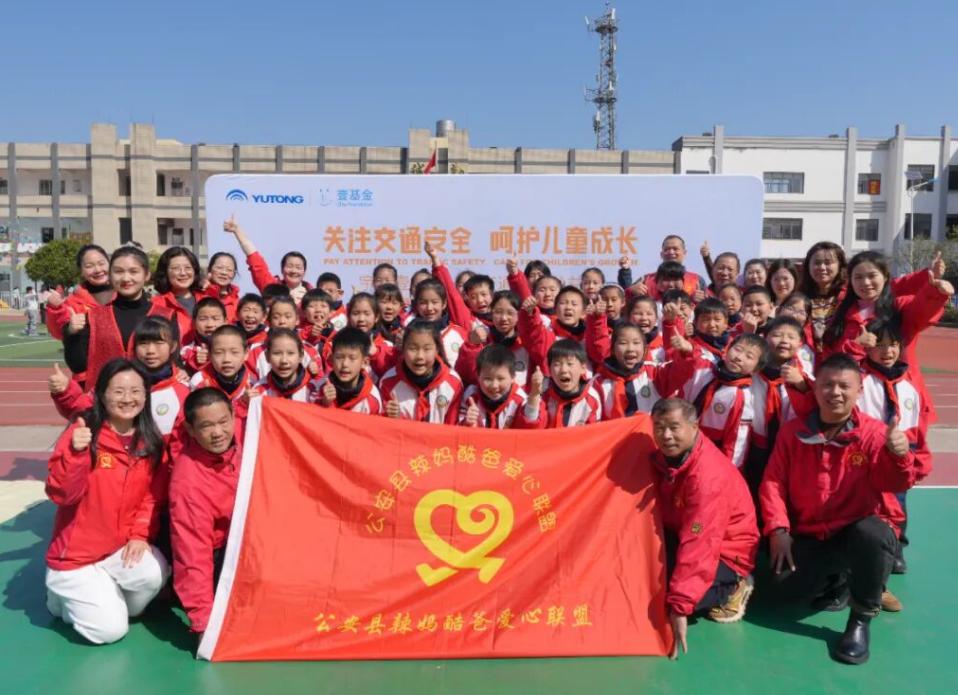 从 8 人到 315 人，公安这支爱心团队温暖了 20 万人
很多人想做公益却不