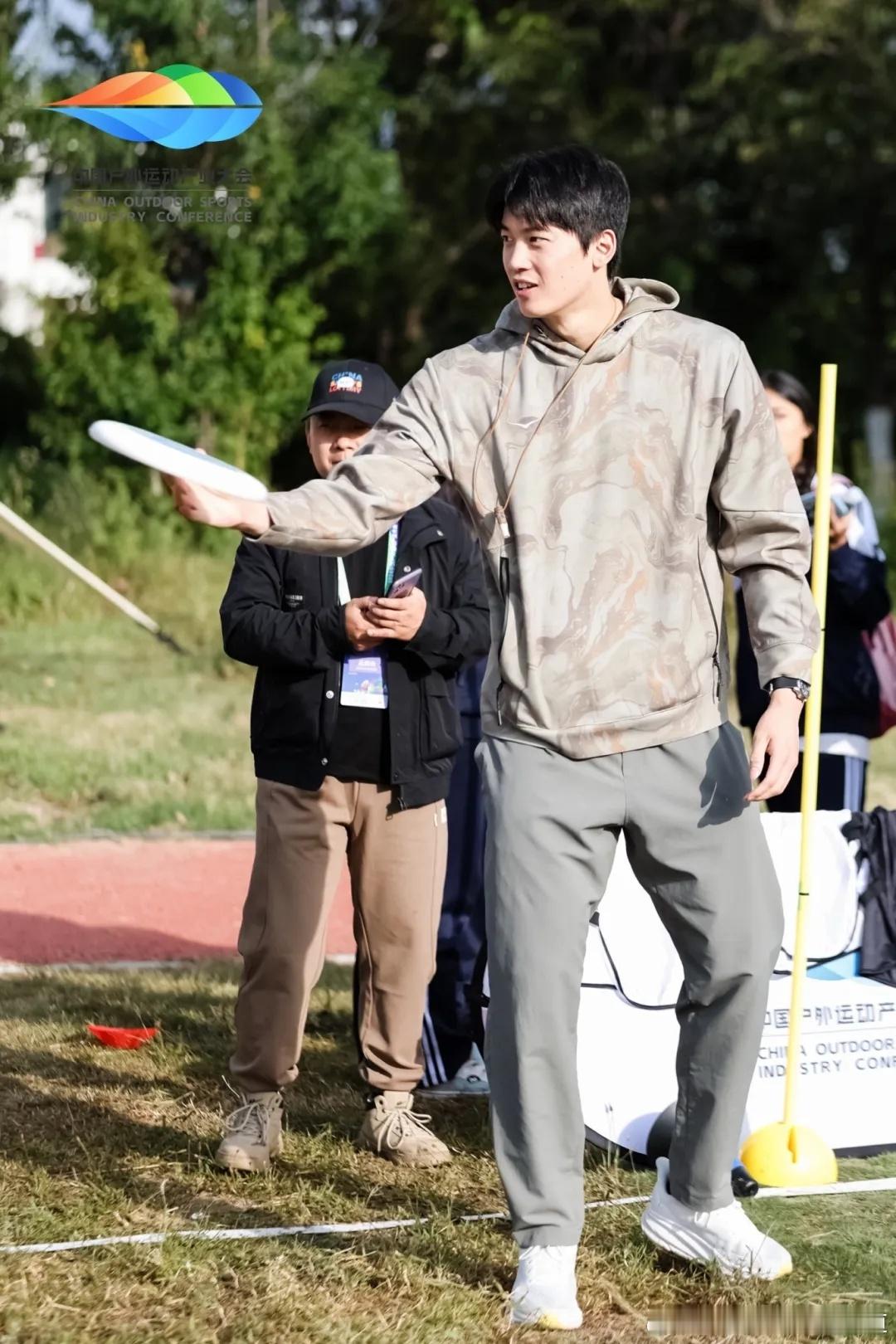#汪顺[超话]##2024户外大会开启精彩之旅#奥运冠军组团打卡了大理皮划艇运动