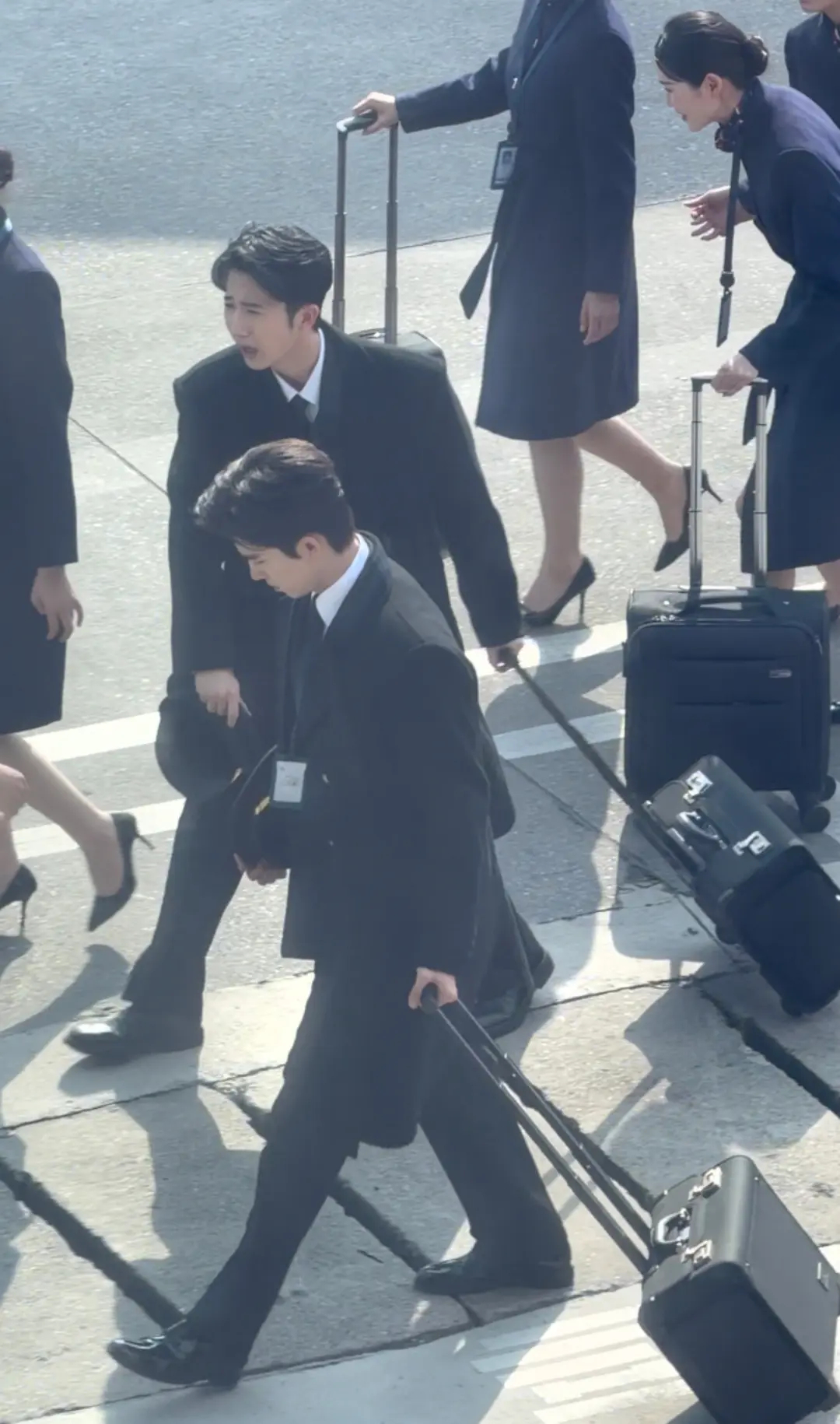 当我看清楚后面那位是谁的时候我笑炸了 