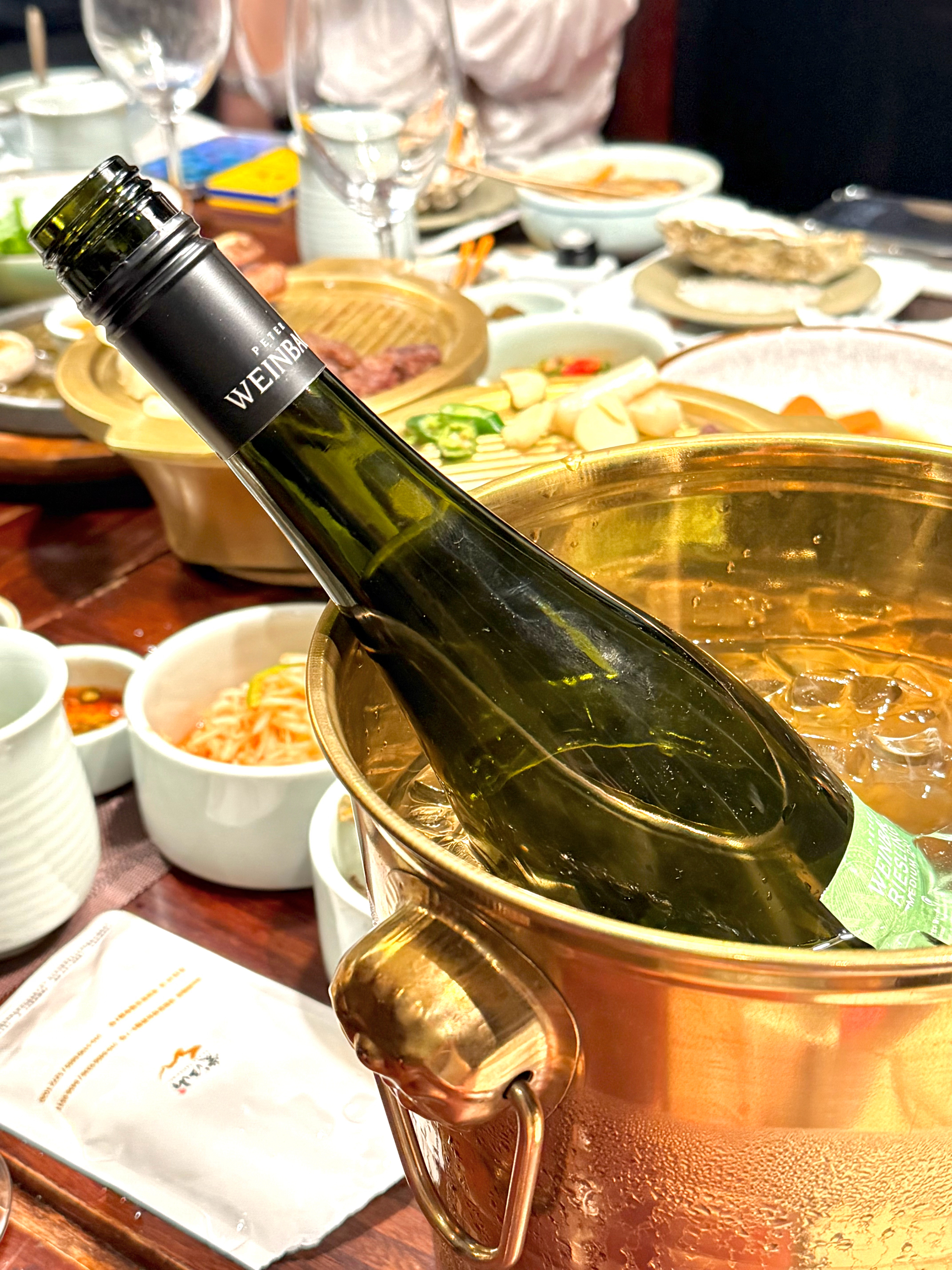 今晚有酒局，新朋友说一句gd人真的很好，我怒喝三杯，就是这么孝 ​​​