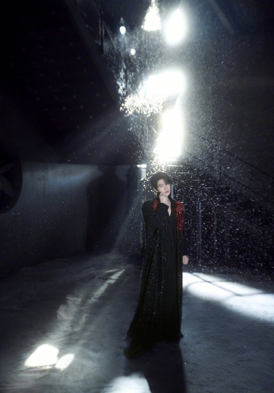 杨洋 魅魔低语哥这张脸真的有无限可能 任何造型都完美适配🫡 