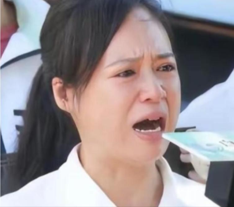 中国越制裁我我就越反华，撂下这句狂言的竟是深圳前女律师周君红，把一手好牌打得稀烂