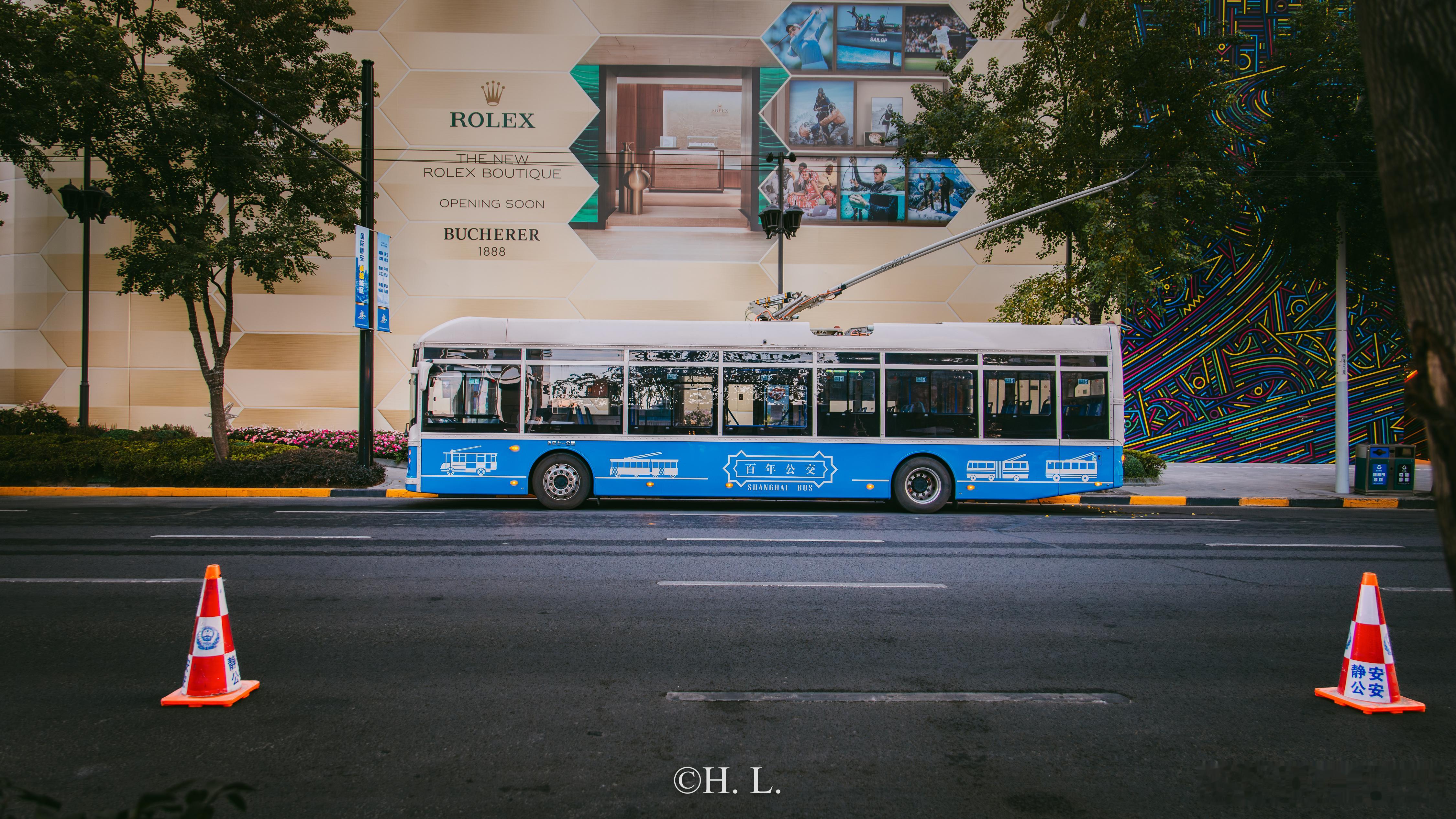 11月30日2025上海马拉松期间的电车（I）路线和去年差不多，交通管制情况也差