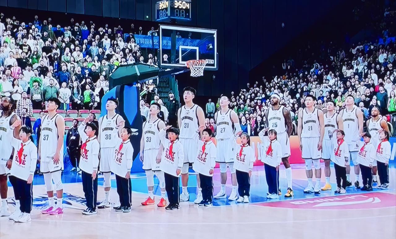 辽宁队不是输在最后，是输在领先时换人的那58秒。
第三节结束还领先1分。
第四节