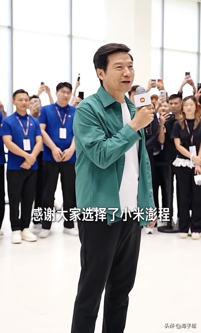 “不要和雷军比营销”这是刘强东的原话
雷军的人生被拆成三段：

金山16年，小米