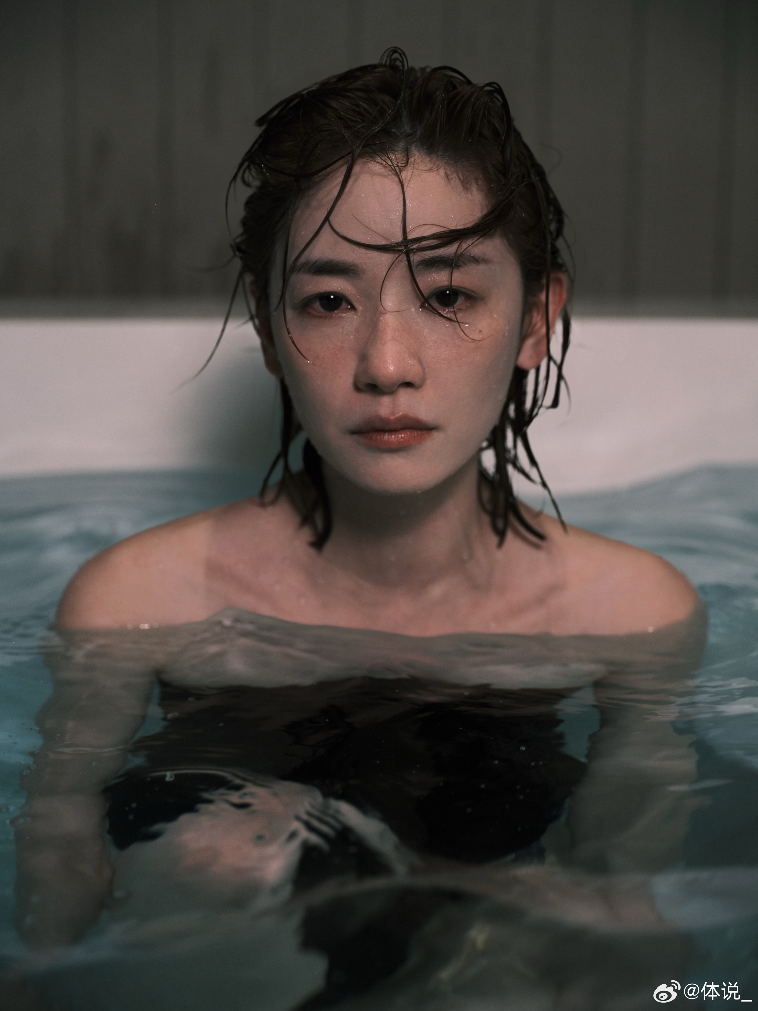 刘雅瑟幻视海的女儿 刘雅瑟出发图拍出电影感！眼眸水汪汪满是破碎感，那凝视神似小美