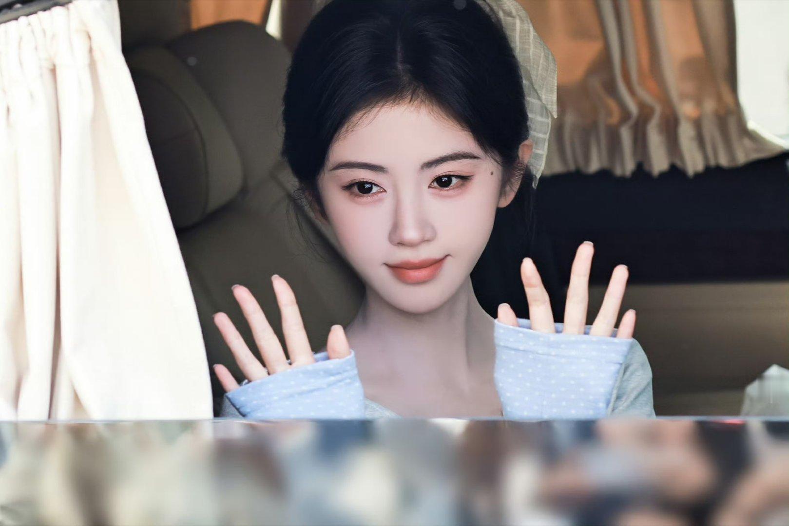 晚上好 我来约几个美丽的女孩有没有猫塑女降临在我身边🐱🐱 不是也没关系啦婉拒