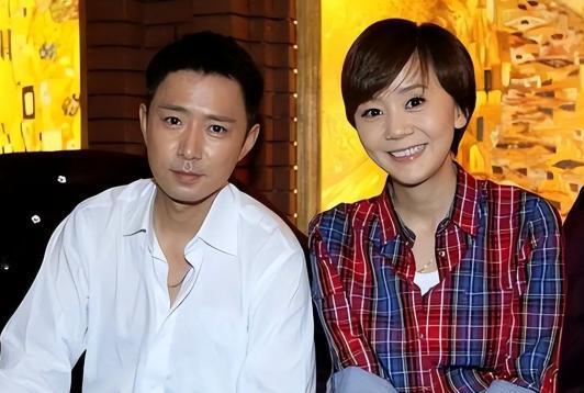 2011年，演员王一楠说，她第一次去高鑫家，一见到未来婆婆，当场惊呆了，嘴巴张得