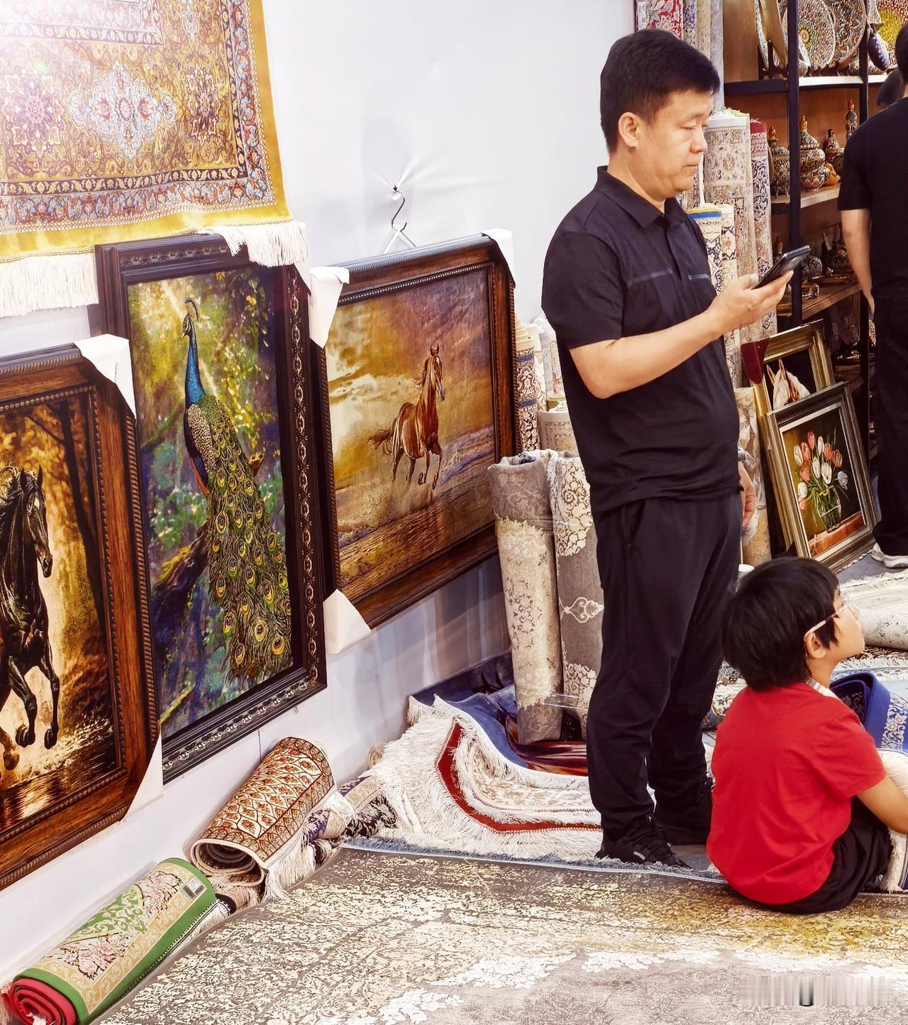 分享一下你随手拍下的照片会呼吸的艺术地毯，每一针都是来自波斯的“活化石”的手工地
