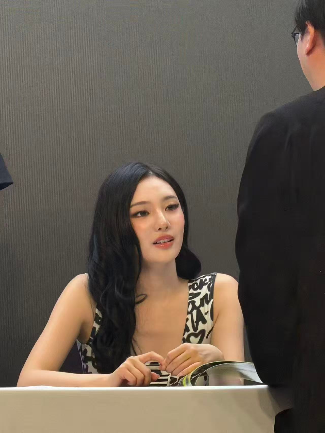 在隔壁捡到了一张今日签售宁 