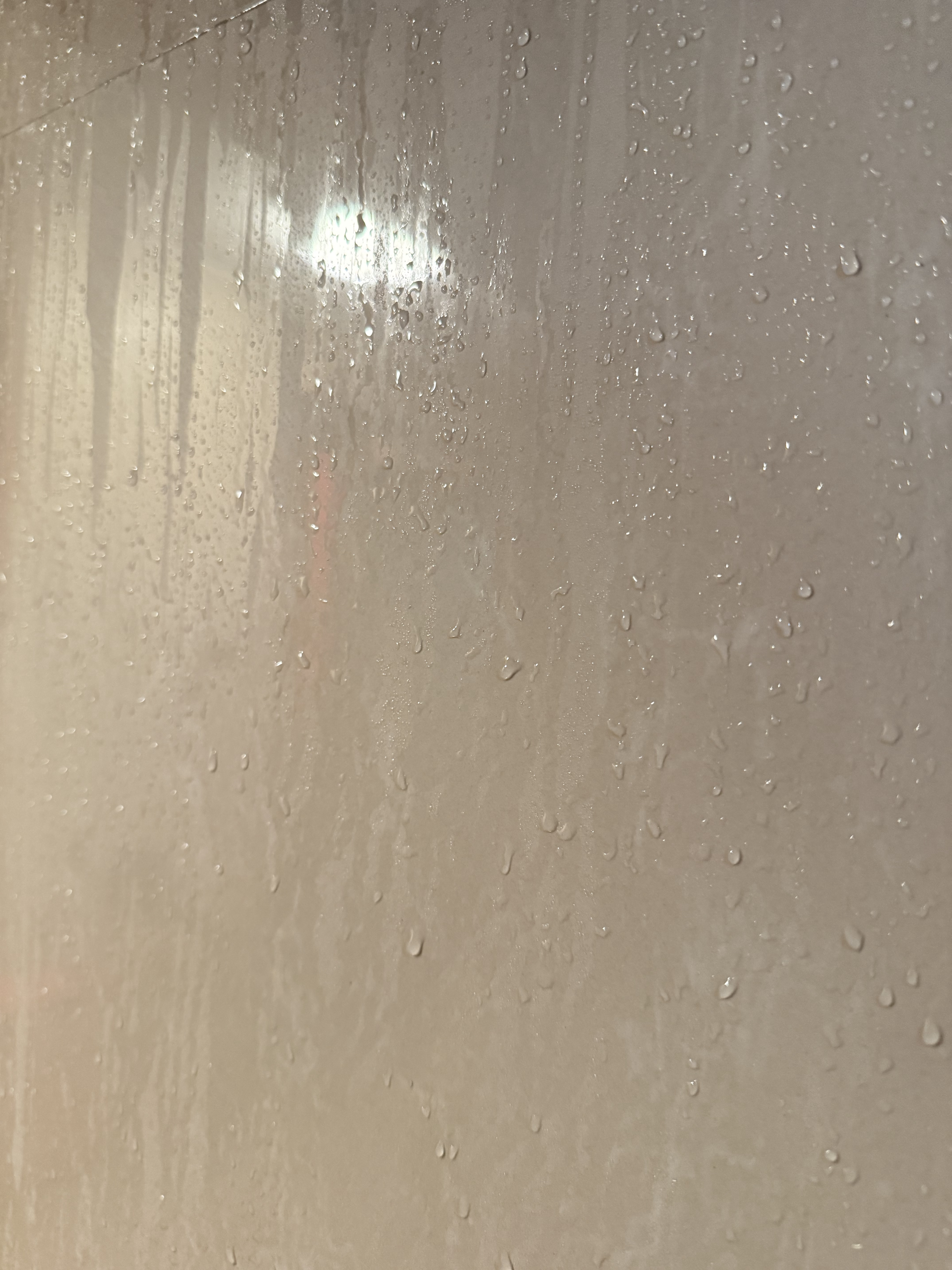 这两天回南天，在家里还没啥感觉，这会出门看到楼道的墙砖才反应过来，我开了米家智能